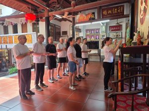 Zeremonie im Weng Gong Ci 